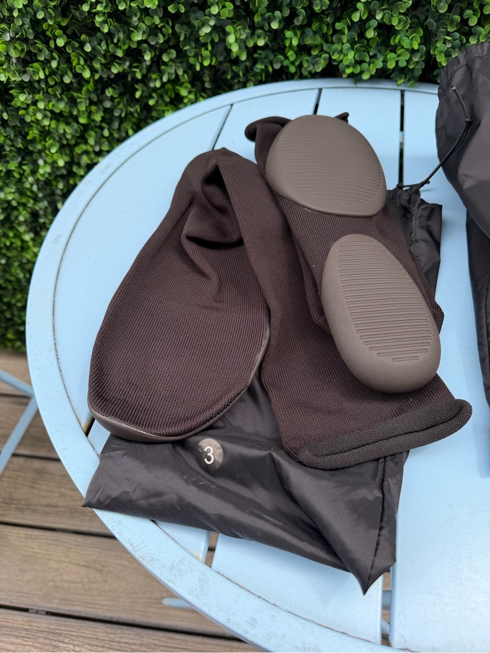Yeezy black-Style Foot Covers sz 3